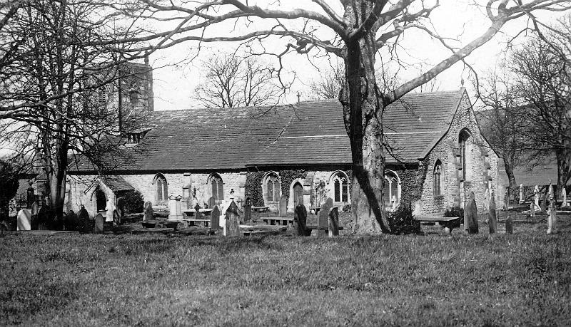 St Marys 1936.jpg - St Mary's Church and churchyard, from a postcard - thought to be 1936
